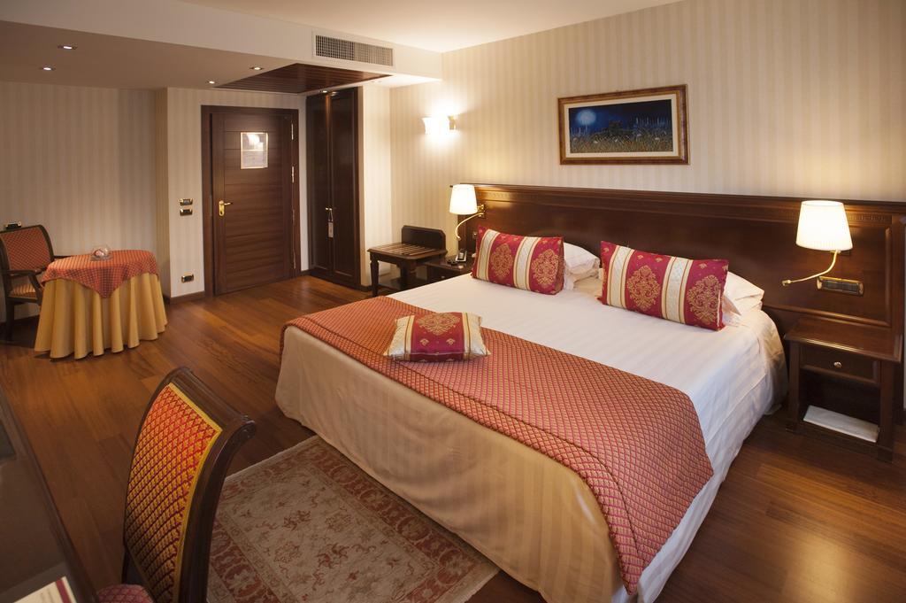 Hotel Calissano Alba Kültér fotó