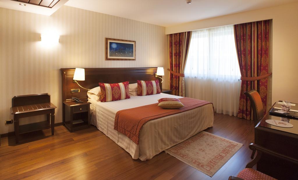 Hotel Calissano Alba Kültér fotó