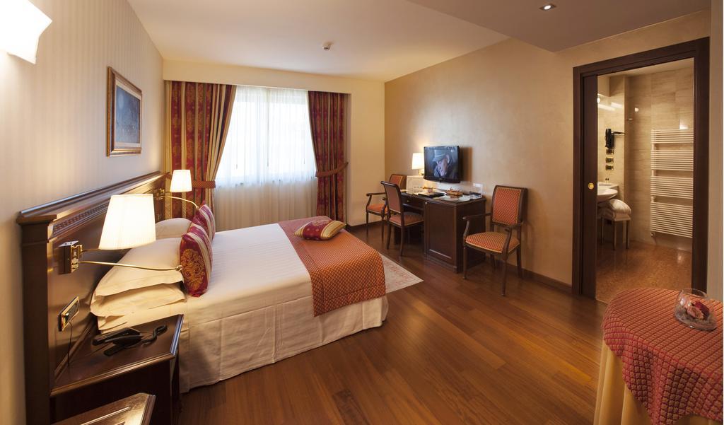 Hotel Calissano Alba Kültér fotó