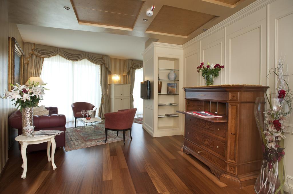 Hotel Calissano Alba Kültér fotó