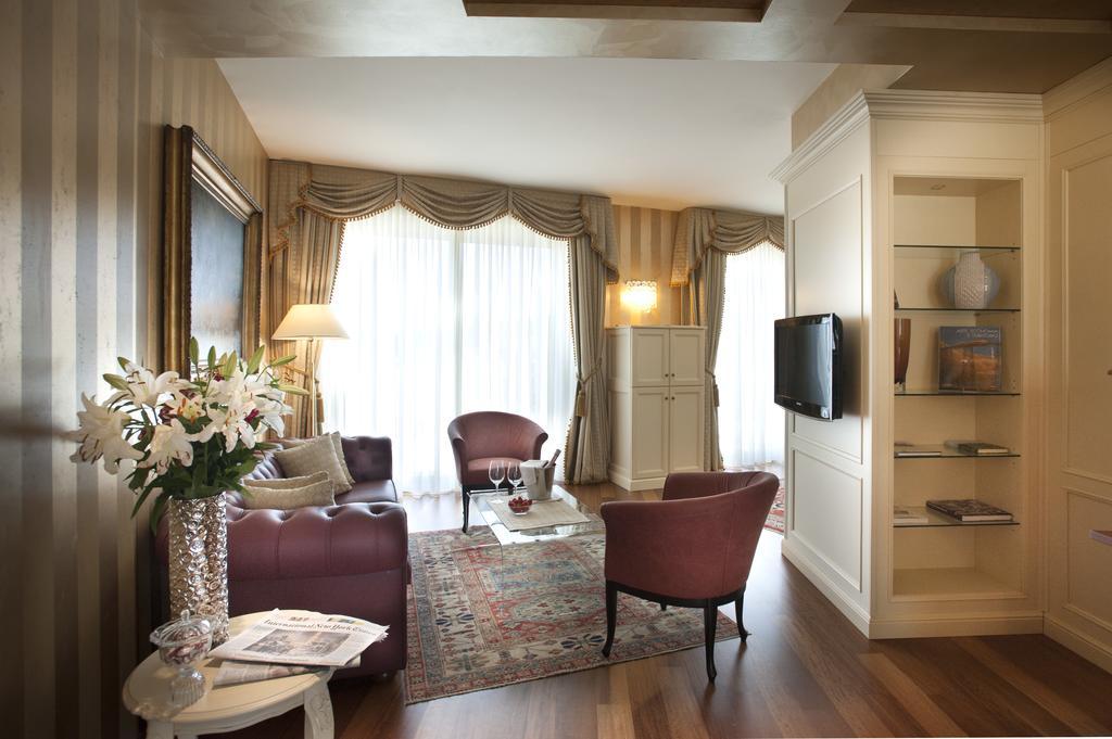 Hotel Calissano Alba Kültér fotó