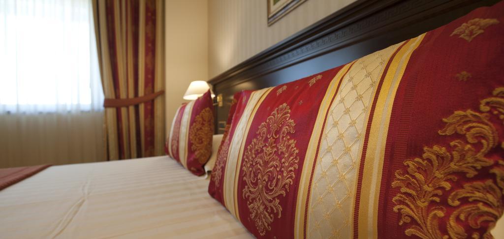 Hotel Calissano Alba Kültér fotó