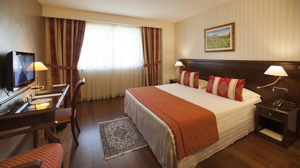 Hotel Calissano Alba Kültér fotó