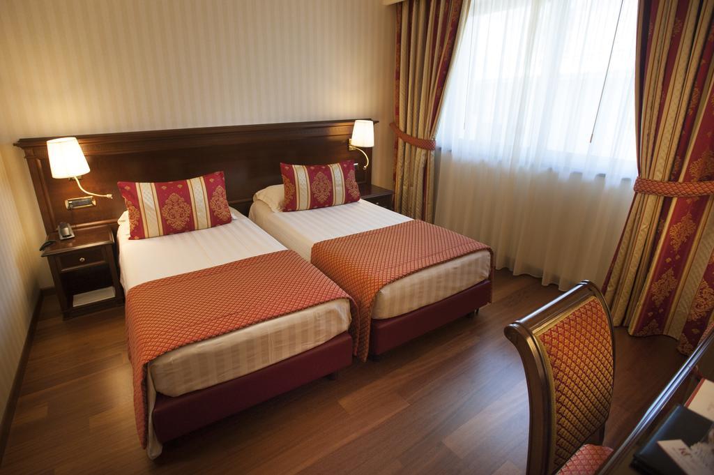 Hotel Calissano Alba Kültér fotó