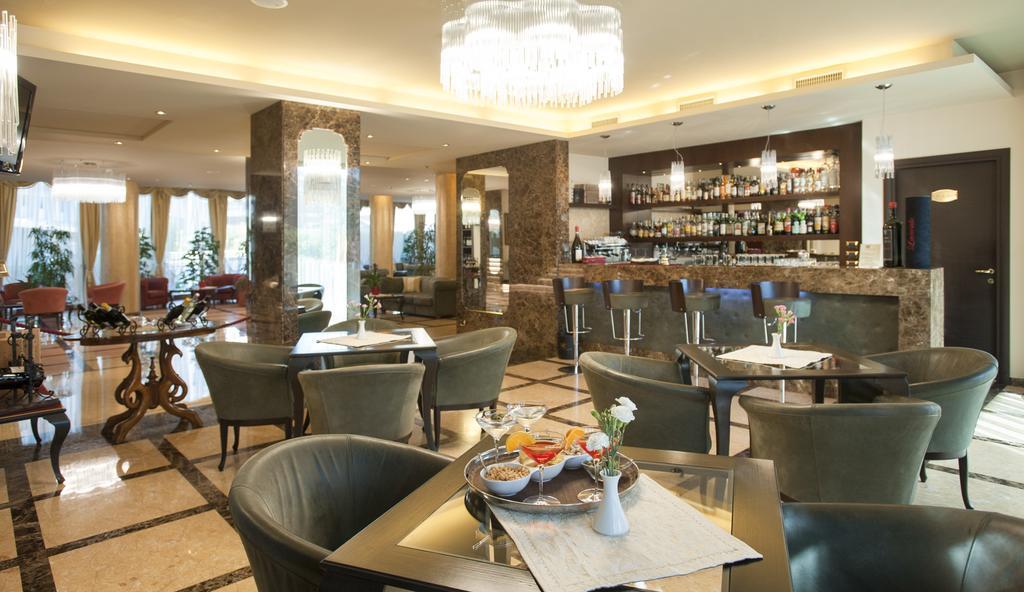 Hotel Calissano Alba Kültér fotó