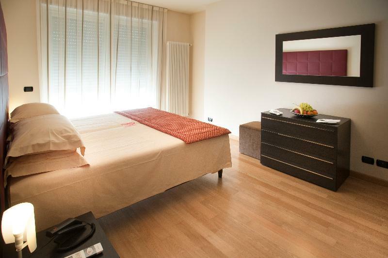 Hotel Calissano Alba Kültér fotó