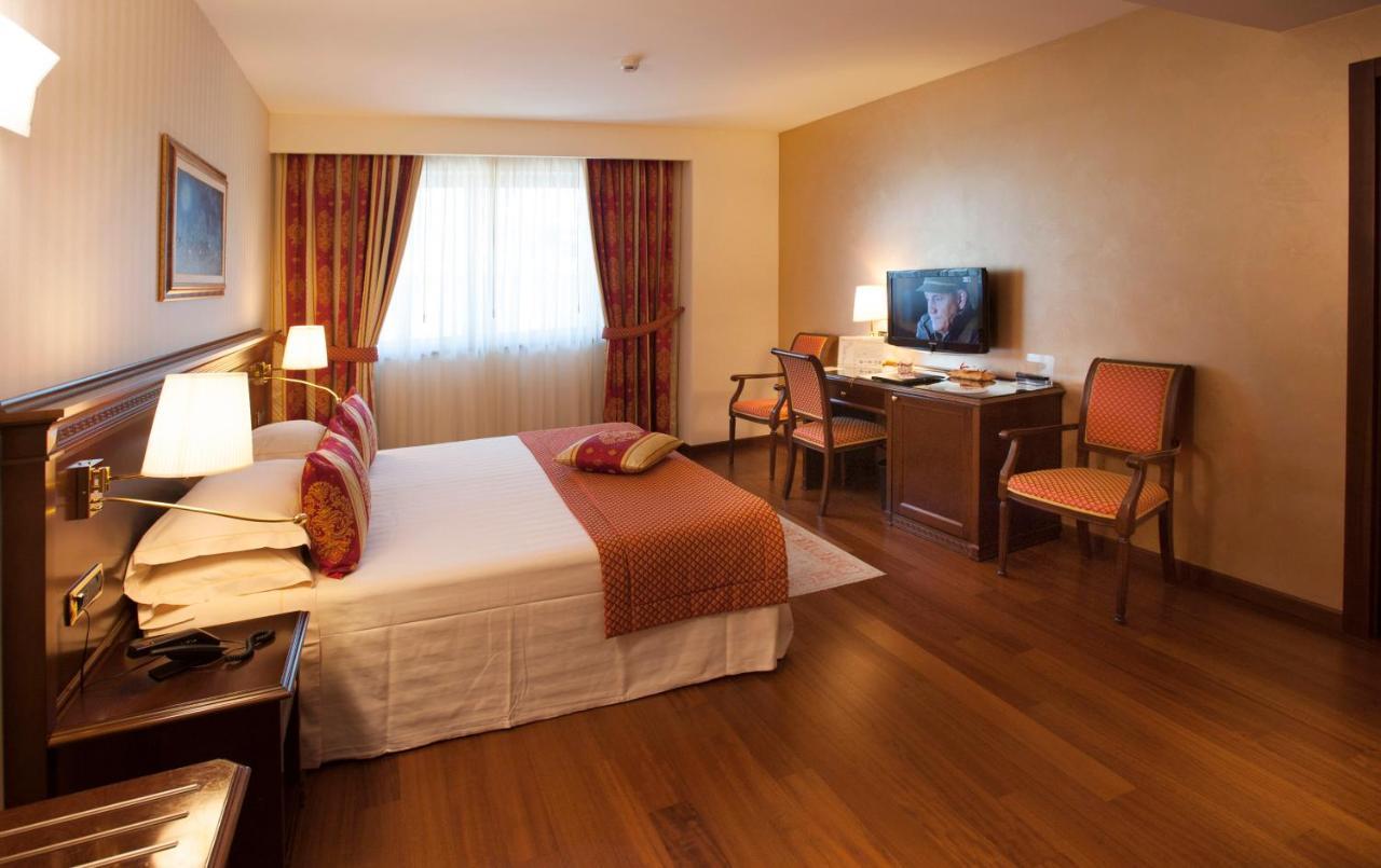 Hotel Calissano Alba Kültér fotó